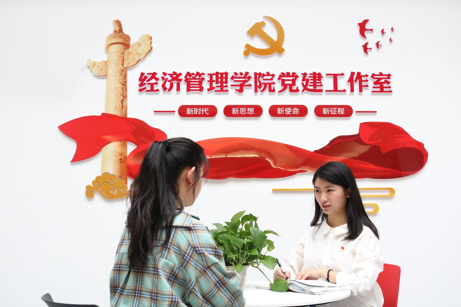 生活照（江苏征途国际pg技术学院王甜甜）.jpg